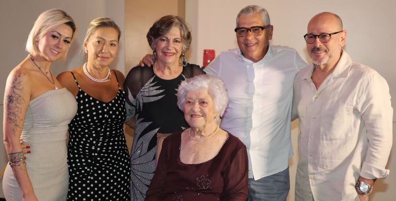 Cristiane Ferreira, Yara Peres, Doralice Barros, Isabel de Barros, Julio Peres, e Augusto Peres