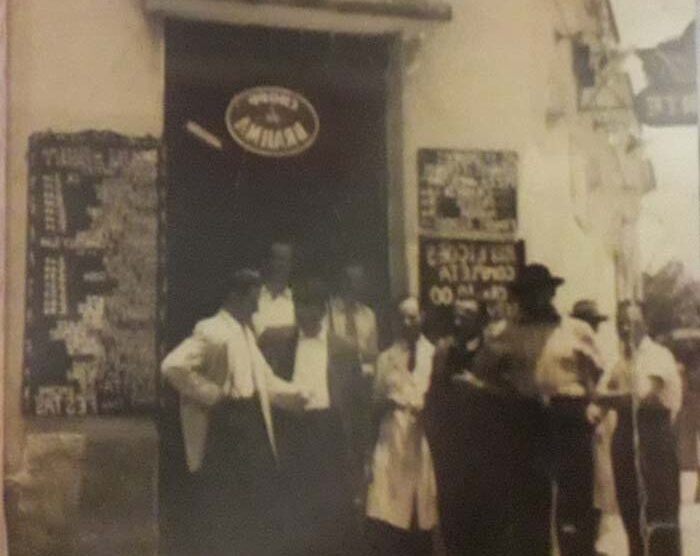 Bar e Restaurante Marabá : o terceiro da esquerda para a direita é o Tonin e, em seguida, ao seu lado Gino Belletato (foto: Acervo de família)